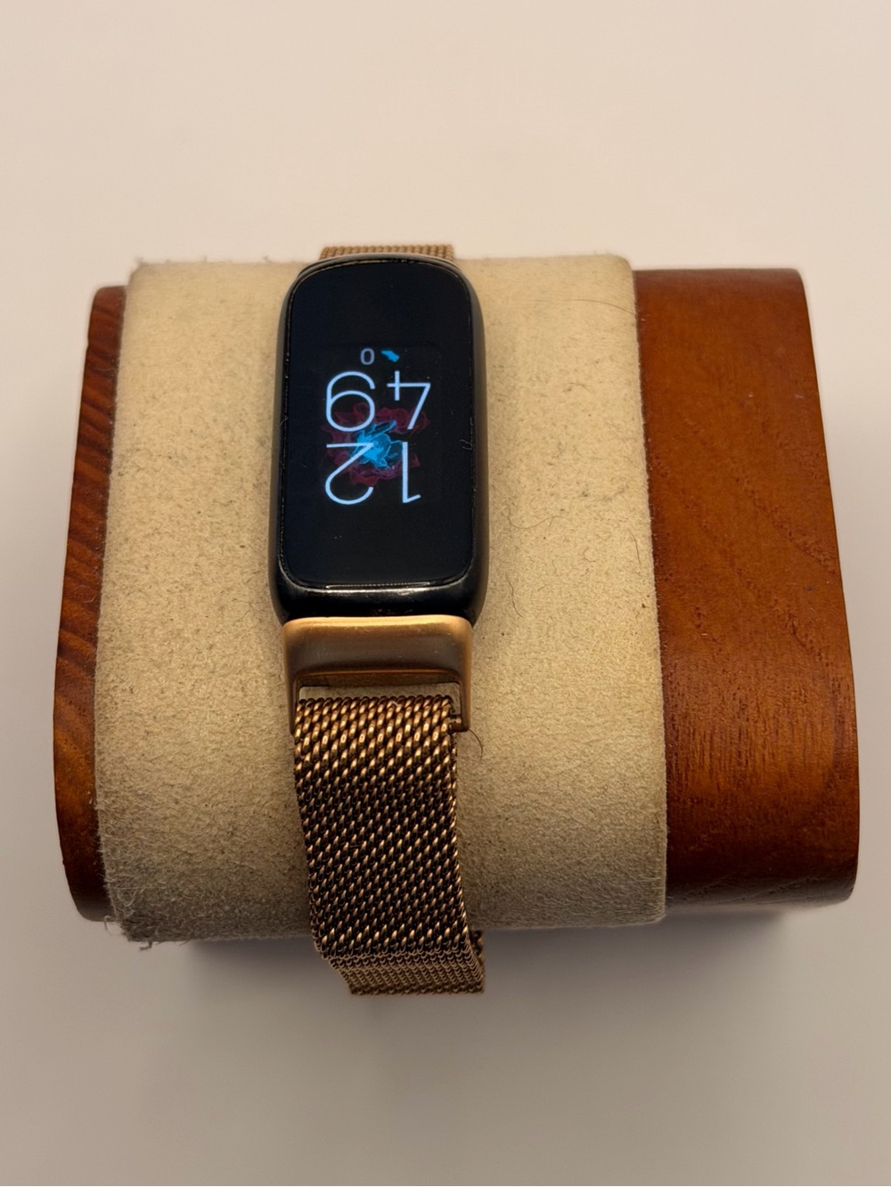 Fitbit Luxe, Tested, Good, Mesh Band,  Charger Included, Black On Gold - Picture 3 of 8